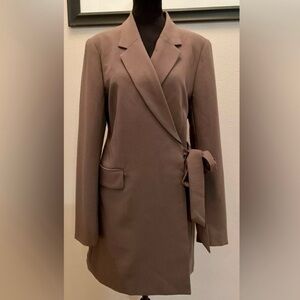 ASTR THE LABEL CUT OUT OPEN BACK BLAZER WRAP DRESS IN MOCHA BROWN SIZE MEDIUM